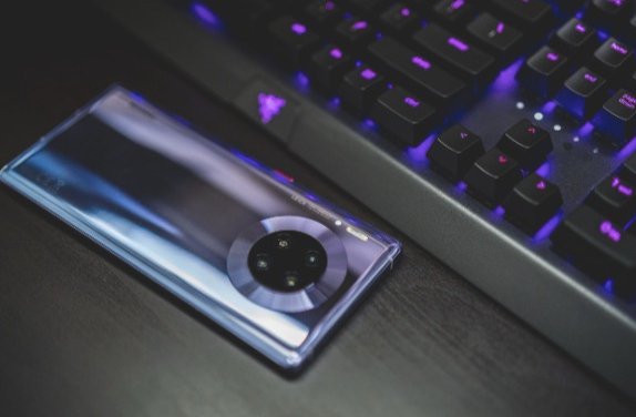 天顺娱乐注册：低调穿行900日，重新杀回前五！新周期已至，华为手机或将涨价对抗苹果