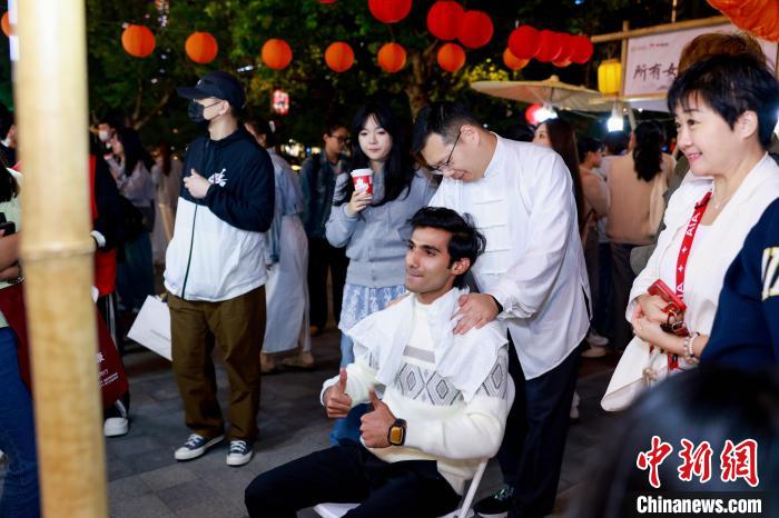 天顺娱乐官方:养生市集为何火?看中医药文化的“出圈密码”