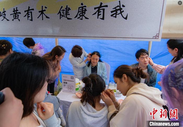 天顺娱乐官方:养生市集为何火?看中医药文化的“出圈密码”